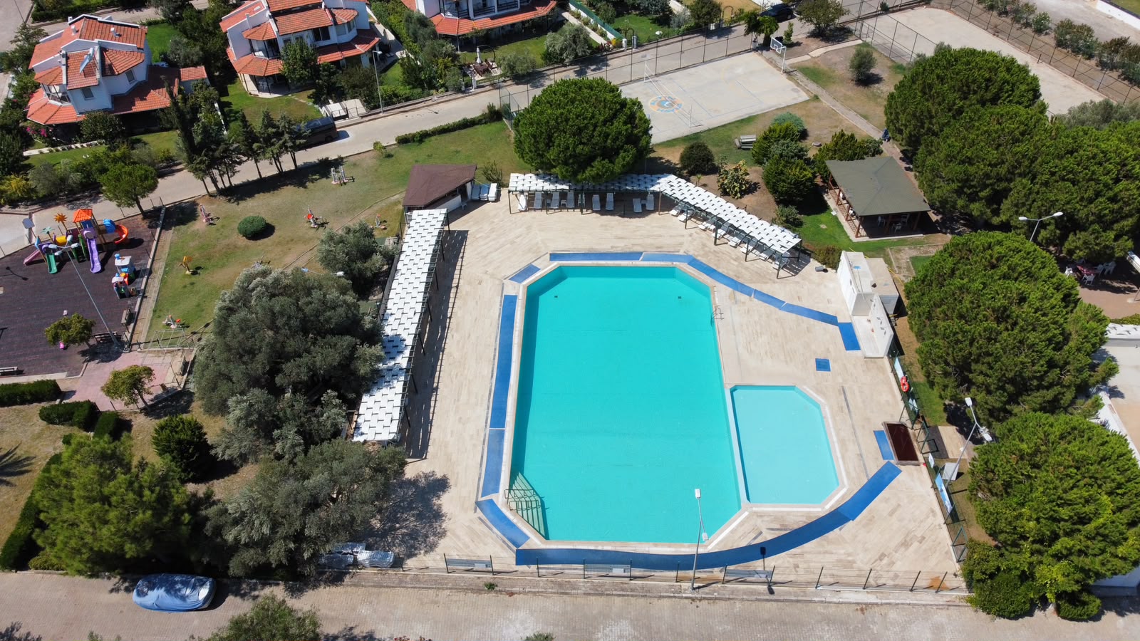 Altınhavuz Sitesi yüzme havuzu